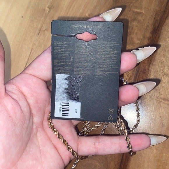 NWT- FOREVER 21 LONG GOLD CHAIN NECKLACE WITH FAUX LEATHER MINI PURSE - Picture 8 of 8